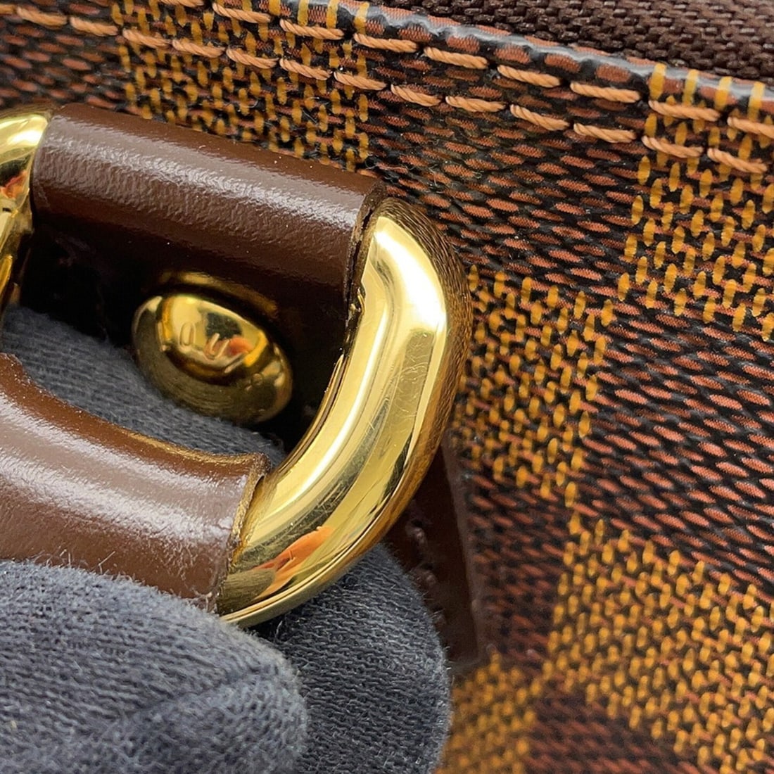 Louis Vuitton Essential V Earrings M68153 - 13