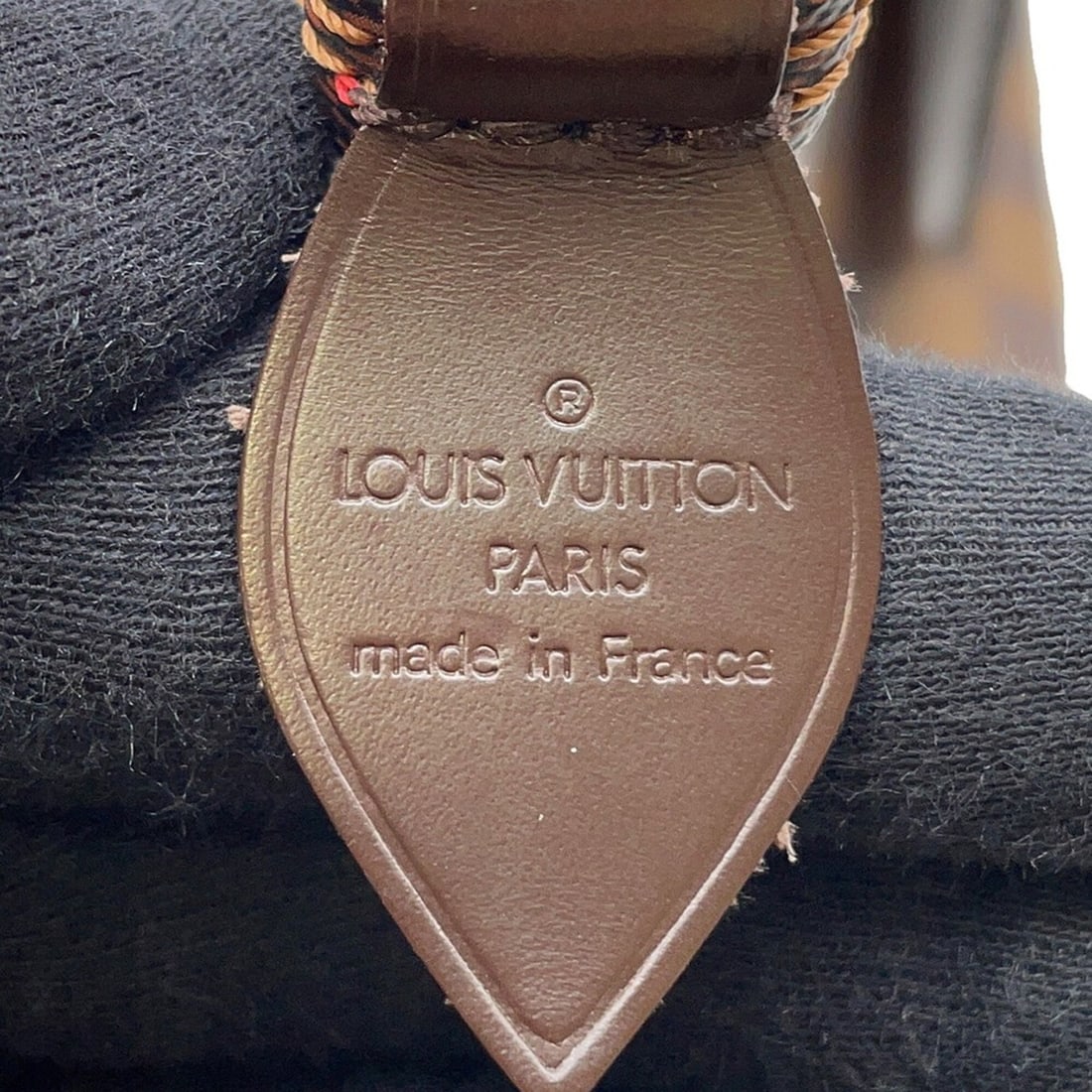 Louis Vuitton Essential V Earrings M68153 - 14