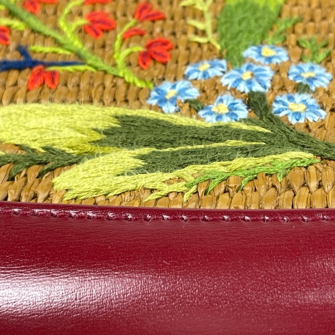 Louis Vuitton Essential V Earrings M68153 - 4