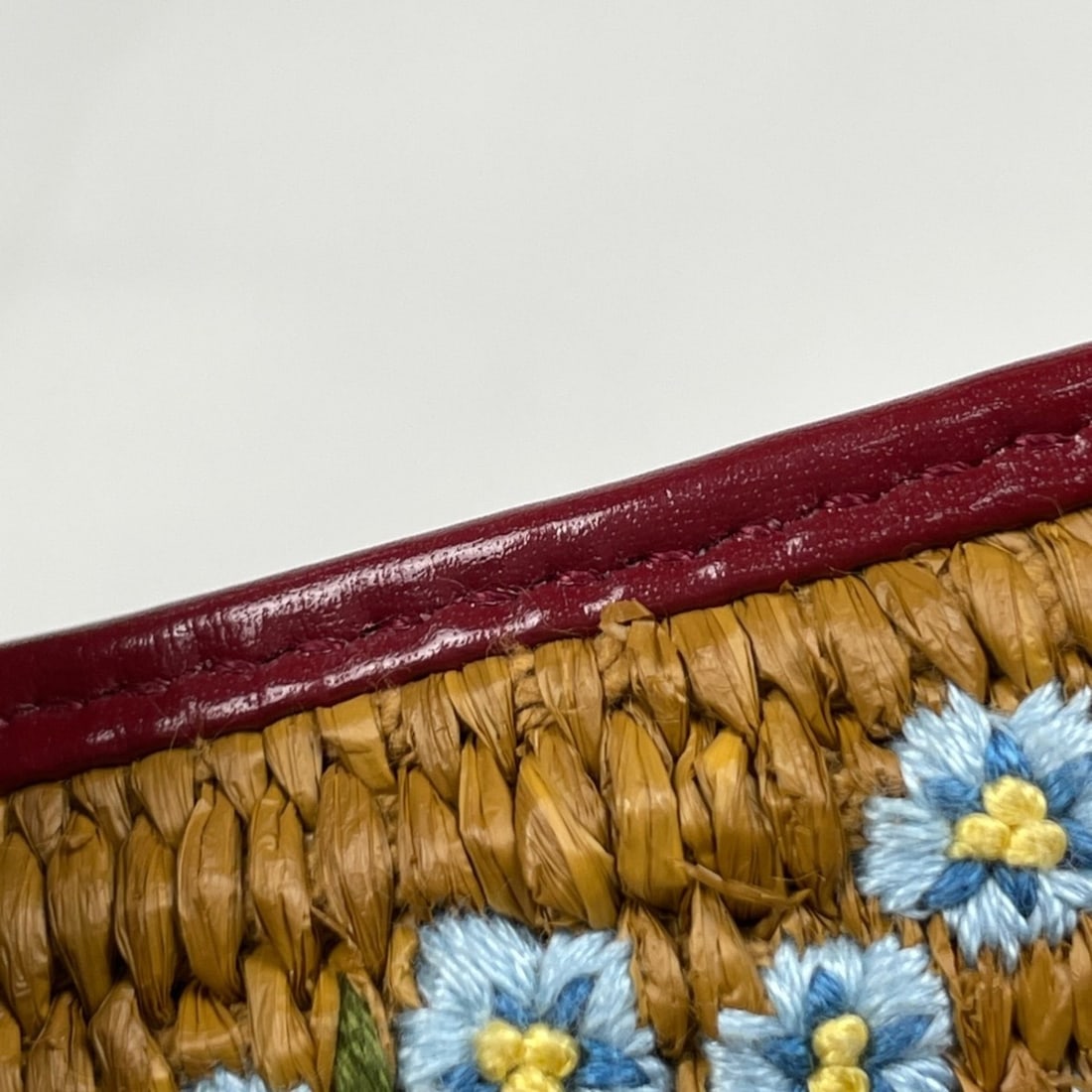 Louis Vuitton Essential V Earrings M68153 - 6