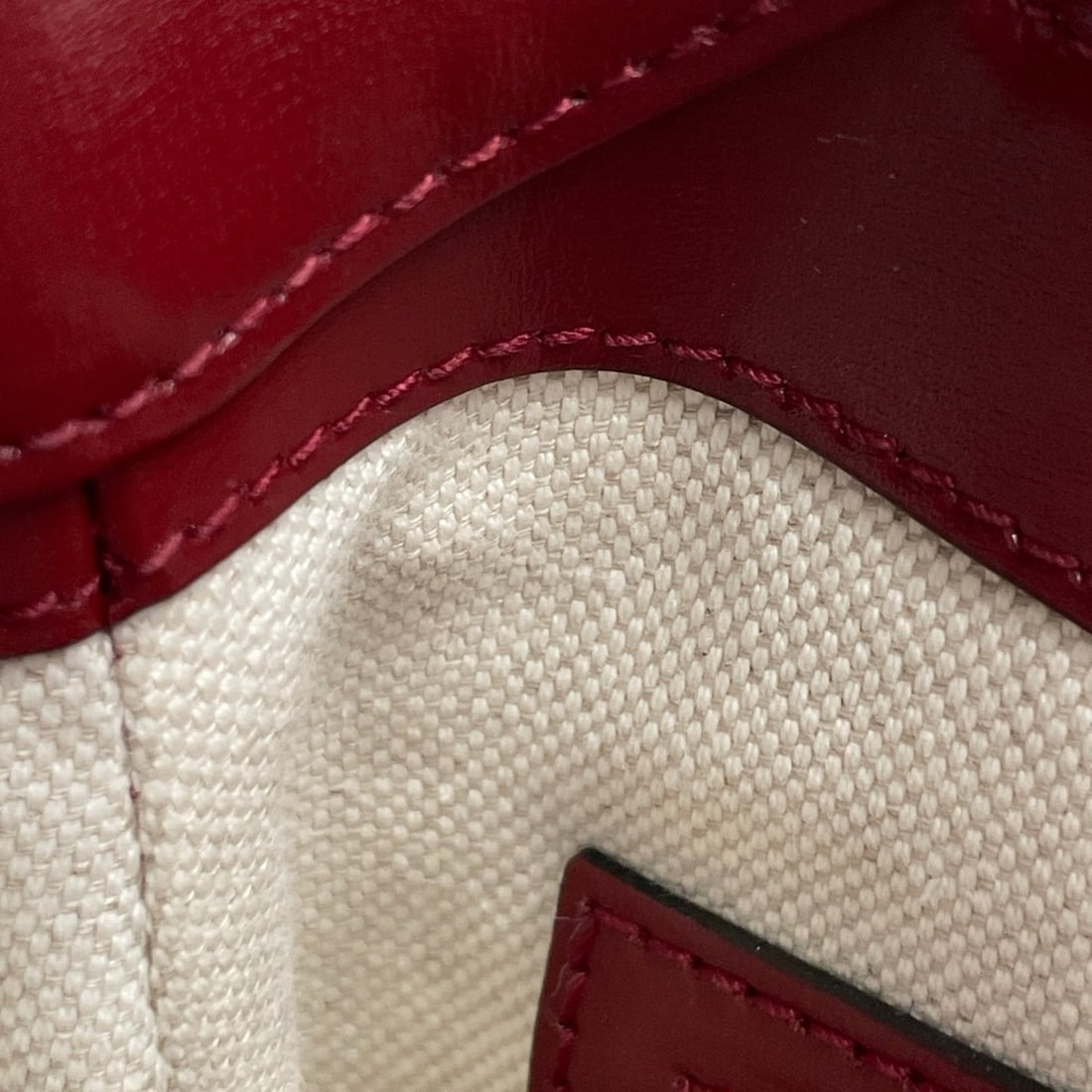 Louis Vuitton Essential V Earrings M68153 - 9