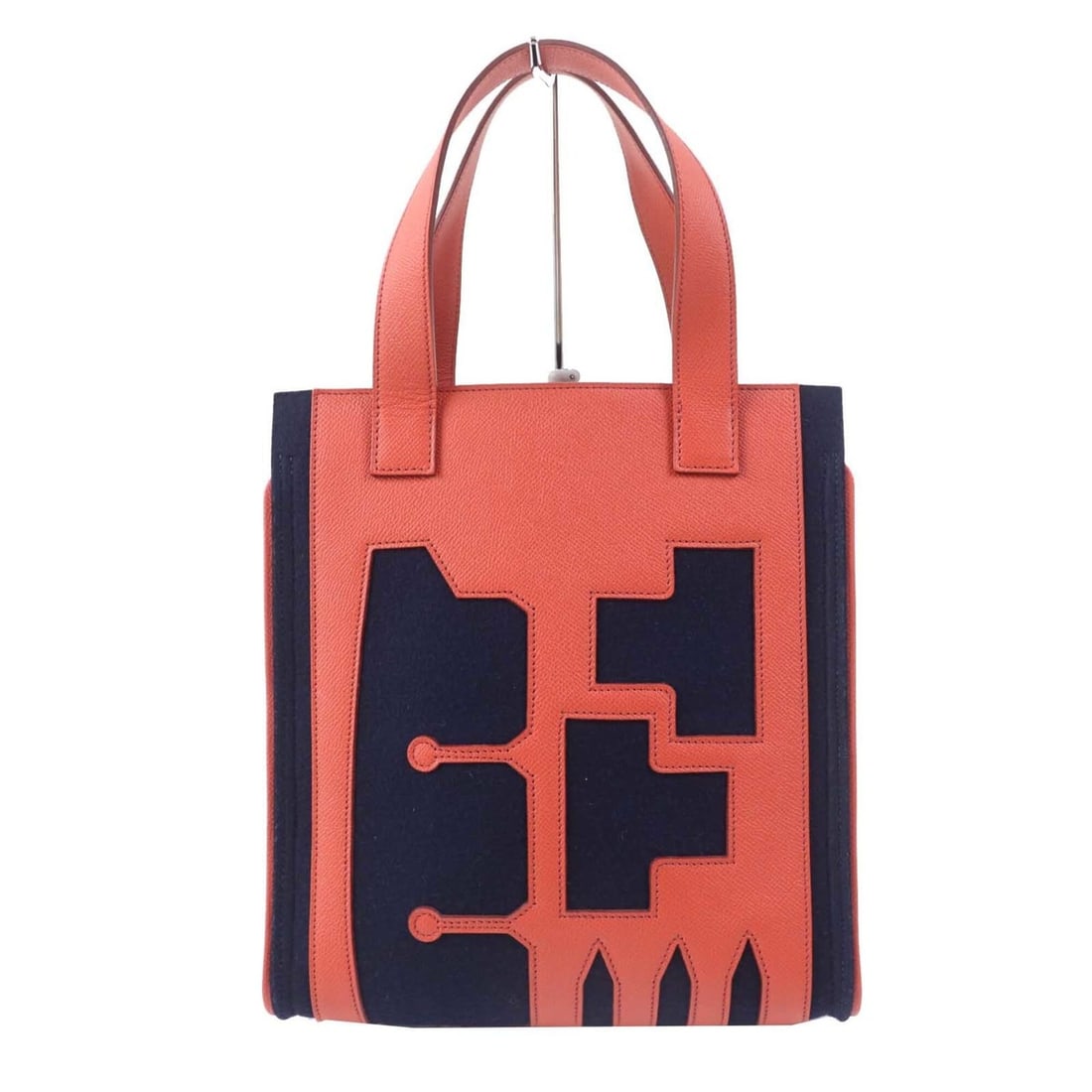 HERMES Petit h (Veau Epsom felt tote bag) in coral pink and navy, with dust bag, for women.: --- Catalog ---Category: SizeSize (HxWxD): 28cm x 26cm x 6cm / 11.02'' x 10.23'' x 2.36''Handle Length: 35cm / 13.77''Category: DesignType: Tote bagColor: Coral pink, NavyGender: WomenClosure: OpenMat