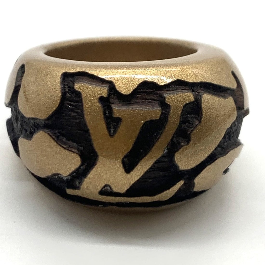 Louis Vuitton Bague Leo Monogram Wood Ring Gold M67189 Size S LOUIS VUITTON: --- Catalog ---Category: SizeJP Size: 10US Size: 5.5Category: DesignType: Band ringColor: MetallicGender: WomenMaterial: WoodCategory: GeneralBrand: Louis Vuitton--- Item List ---Section: ConditionRan
