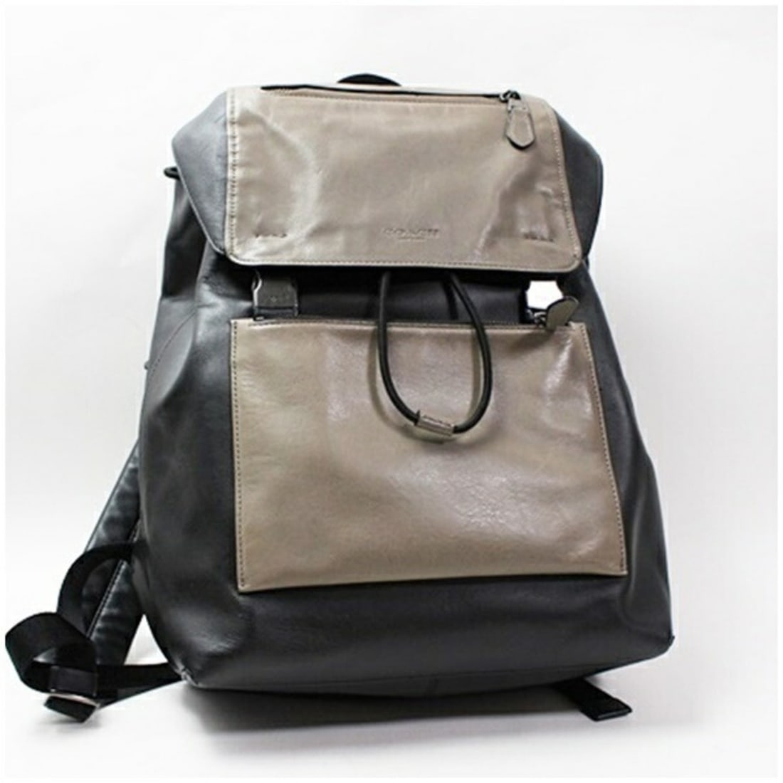 Coach Manhattan Backpack 57759 Leather Black x Gray COACH Men's with Handle: --- Catalog ---Category: SizeSize (HxWxD): 39cm x 36cm x 12cm / 15.35'' x 14.17'' x 4.72''Category: DesignType: BackpackColor: Black, GrayGender: Men,WomenMaterial: Leather Category: GeneralBrand: Coa
