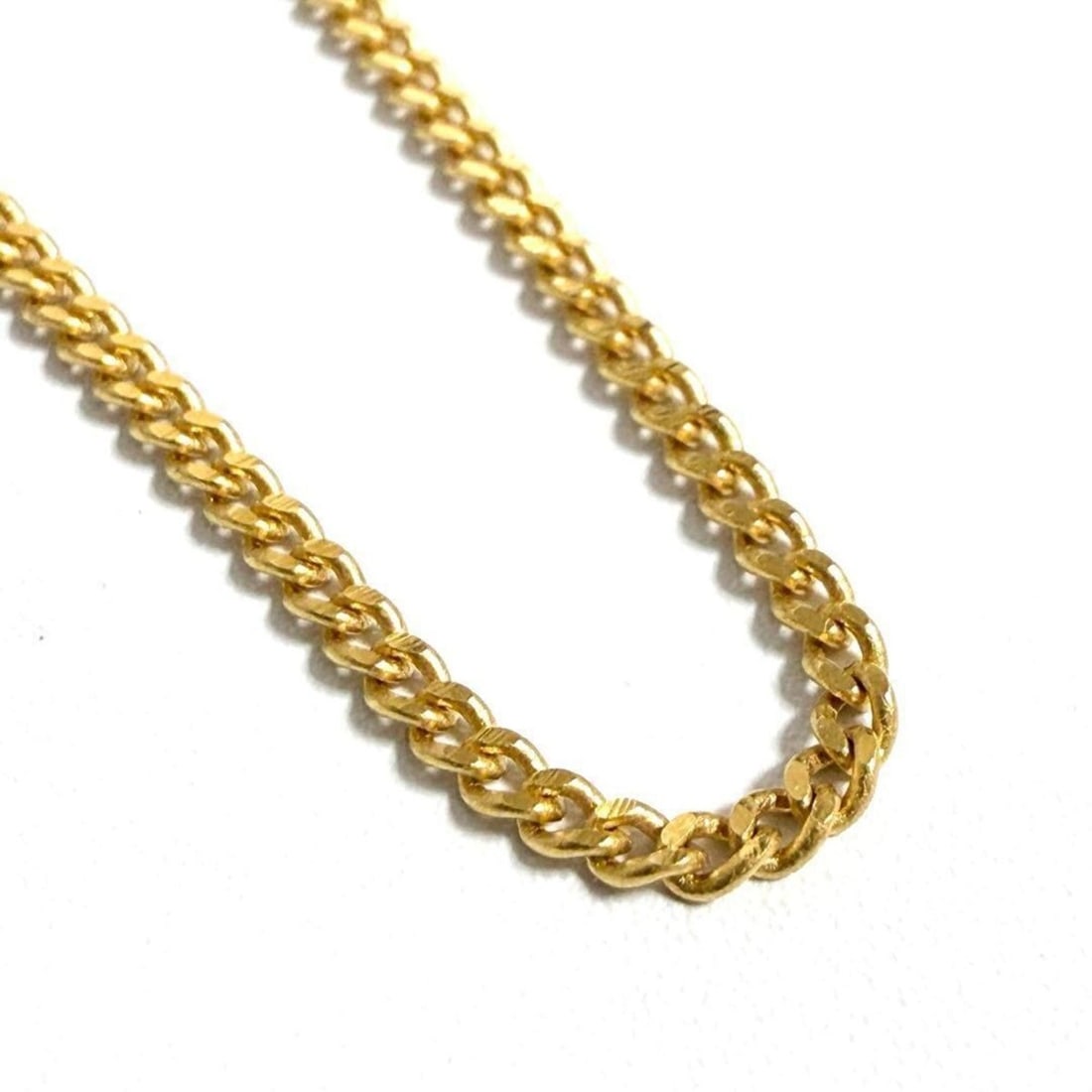 Celine Women's Separable Necklace Chain 45-49cm: --- Catalog ---Category: SizeNeck Circumference: 45 cm - 49 cm / 17.71'' - 19.29''Category: DesignColor: GoldGender: WomenMaterial: MetalNecklace Type: Neck chainCategory: GeneralBrand: CelineCountry