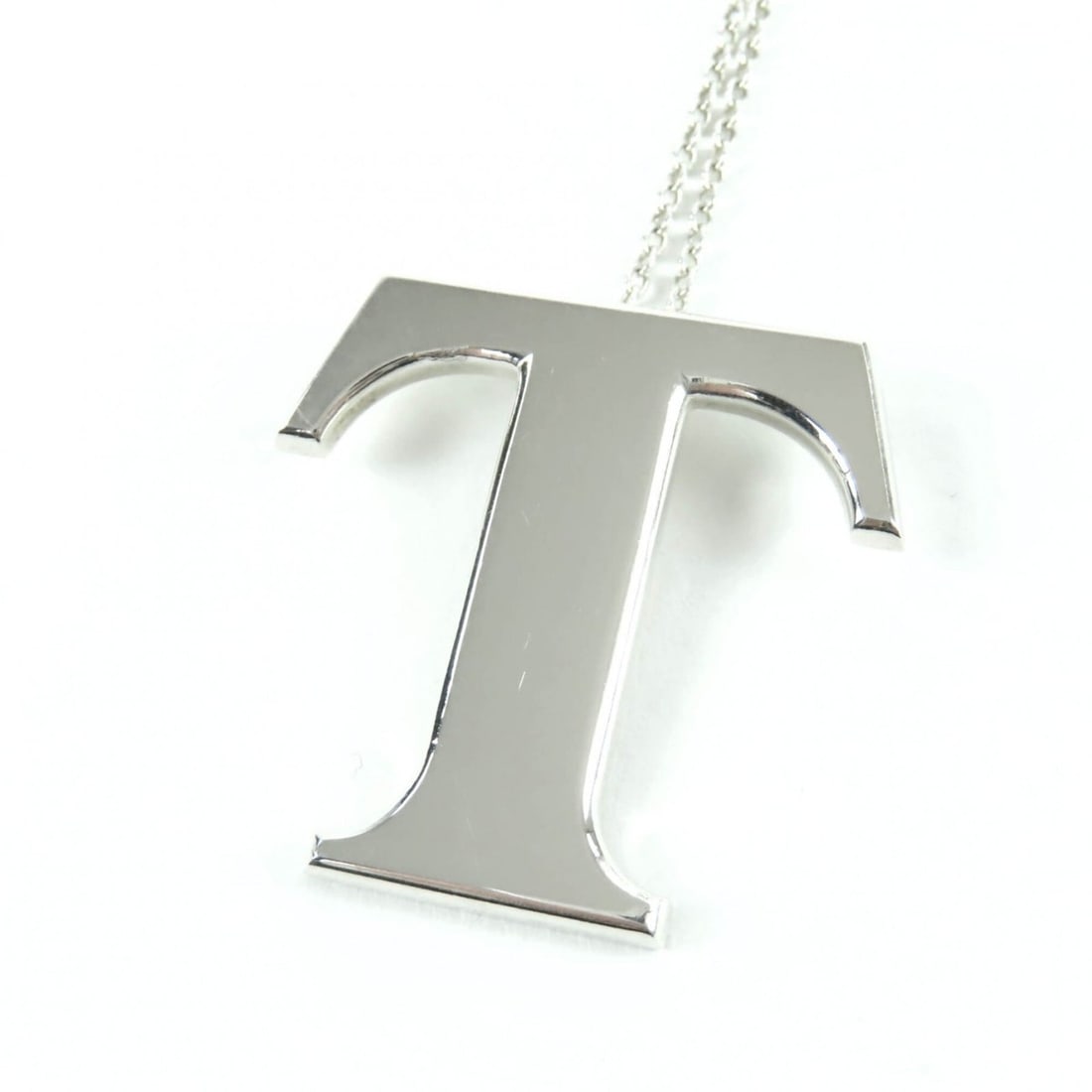 TIFFANY&Co. TOYOTA Collaboration Logo Pendant Necklace (AG925 Sterling Silver, Weight 8.3g) -: --- Catalog ---Category: SizeWeight: 8.3g / 0.29oz.Pendant Size: 25mm x 25mm / 0.98'' x 0.98''Neck Circumference: 61 cm - 70 cm / 24.01'' - 27.55''Category: DesignMetal: SilverGender: WomenMetal Purit