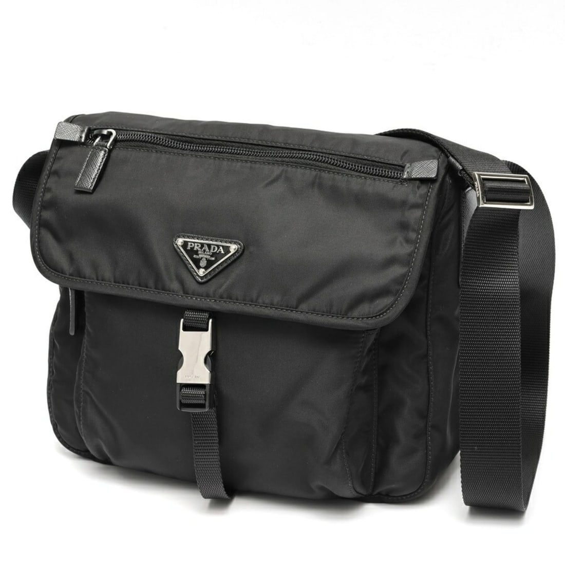 Prada PRADA Shoulder Bag 1BD994 Nylon Saffiano Leather Black: --- Catalog ---Category: SizeSize (HxWxD): 22cm x 25cm x 10cm / 8.66'' x 9.84'' x 3.93''Category: DesignType: Shoulder bagColor: BlackGender: WomenMaterial: Nylon , Leather Category: GeneralMPN: 1BD99