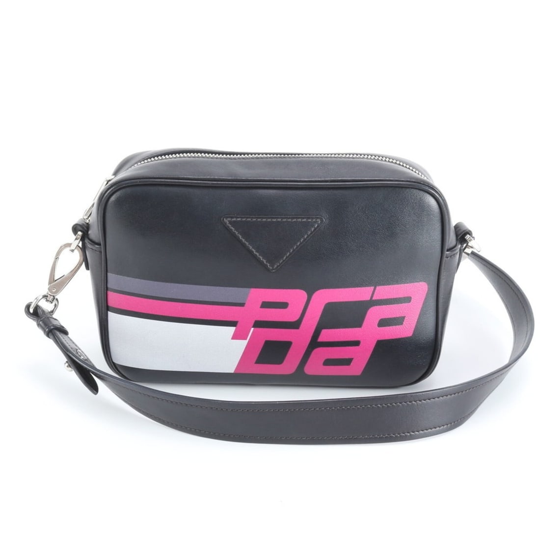 Prada Leather Shoulder Bag, Crossbody Messenger Business Black, Men's: --- Catalog ---Category: SizeSize (HxWxD): 14cm x 21cm x 8cm / 5.51'' x 8.26'' x 3.14''Category: DesignType: Messenger bag, Shoulder bagColor: Black, PinkGender: Men,WomenMaterial: Leather Category: G