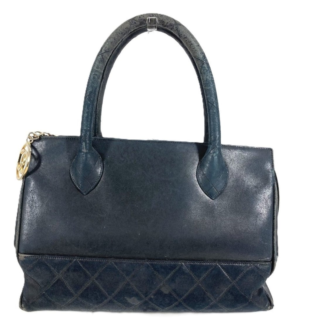 CHANEL Vintage V-stitch Logo Tote Bag with CC Coco Mark Charm, Leather Handbag, Black, for Men and: --- Catalog ---Category: SizeSize (HxWxD): 21cm x 29cm x 12cm / 8.26'' x 11.41'' x 4.72''Category: DesignType: Handbag, Tote bagColor: BlackGender: Men,Women,UnisexSeason: VintageMaterial: Leather Har