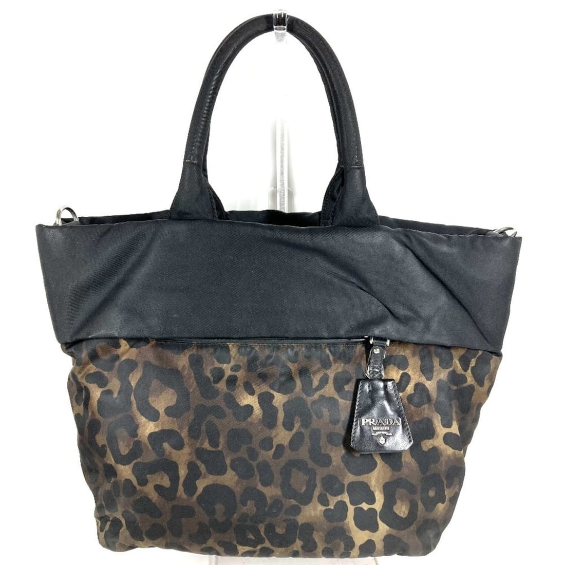 PRADA logo leopard print bag, shoulder tote nylon, black, for men and women.: --- Catalog ---Category: SizeSize (HxWxD): 24.5cm x 27.5cm x 17.5cm / 9.64'' x 10.82'' x 6.88''Category: DesignType: Shoulder bag, Tote bagColor: Black, KhakiGender: Men,Women,UnisexMaterial: Nylon Ca