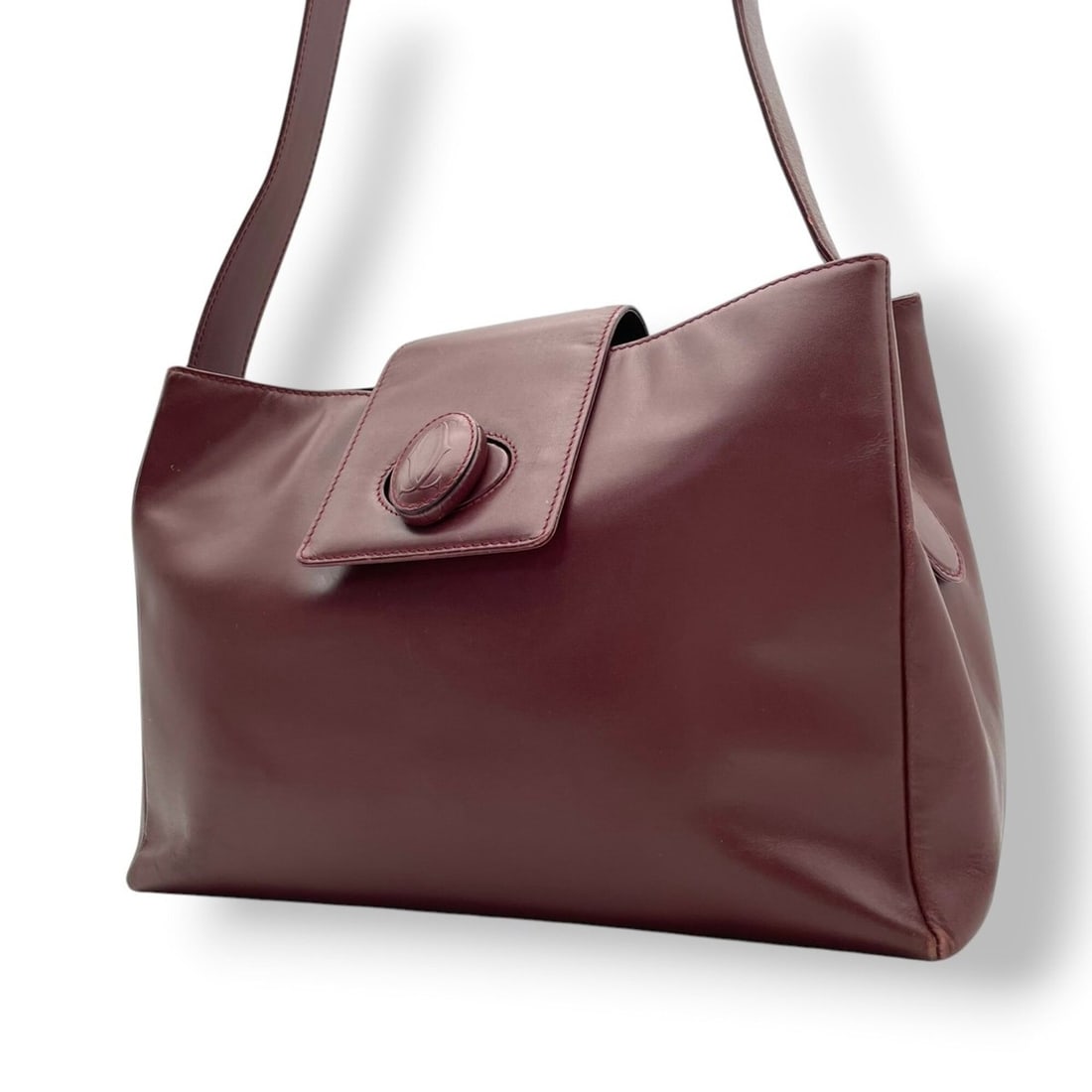 Cartier shoulder bag, leather, red/burgundy, gold hardware, women's, S92: --- Catalog ---Category: SizeSize (HxWxD): 22cm x 28cm x 10cm / 8.66'' x 11.02'' x 3.93''Category: DesignType: Shoulder bagColor: Bordeaux, Red colorGender: WomenMaterial: Leather Category: GeneralBra