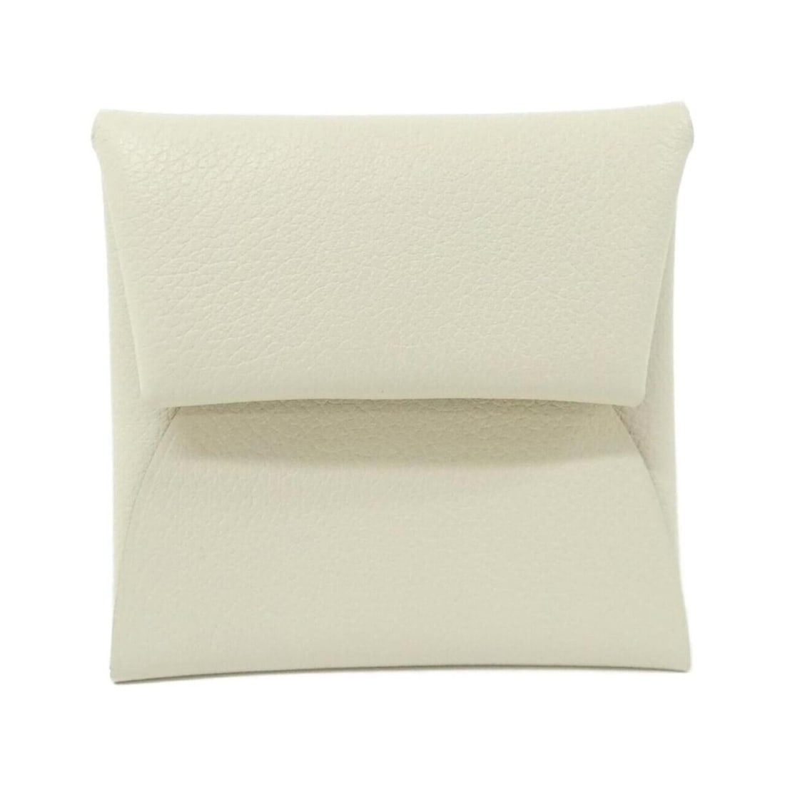 Hermes Bastia 074613CK Wallet/Coin Case: --- Catalog ---Category: SizeSize (HxWxD): 8cm x 8.5cm / 3.14'' x 3.34''Category: DesignType: Coin purse/coin caseColor: WhiteGender: Men,WomenCategory: GeneralMPN: 074613CKBrand: Hermes--- Item List