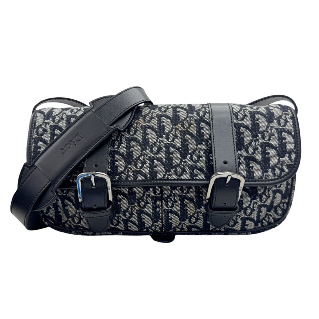 Christian Dior Trotter Navy Shoulder Bag (Men's & Women's): --- Catalog ---Category: SizeSize (HxWxD): 16cm x 30cm x 7cm / 6.29'' x 11.81'' x 2.75''Category: DesignType: Shoulder bagColor: BlackGender: Men,WomenLining: Nylon Material: Canvas Hardware Color: Si