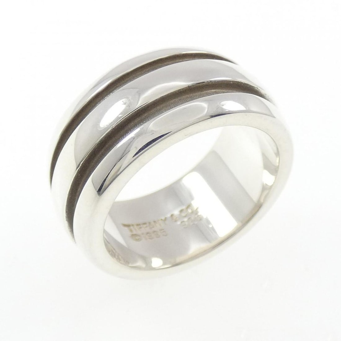 Tiffany Atlas Ring: --- Catalog ---Category: SizeJP Size: 10.0US Size: 5.5Category: DesignType: Band ringGender: WomenMaterial: Silver 925Category: GeneralBrand: Tiffany--- Item List ---Section: ConditionRanking: Rank A