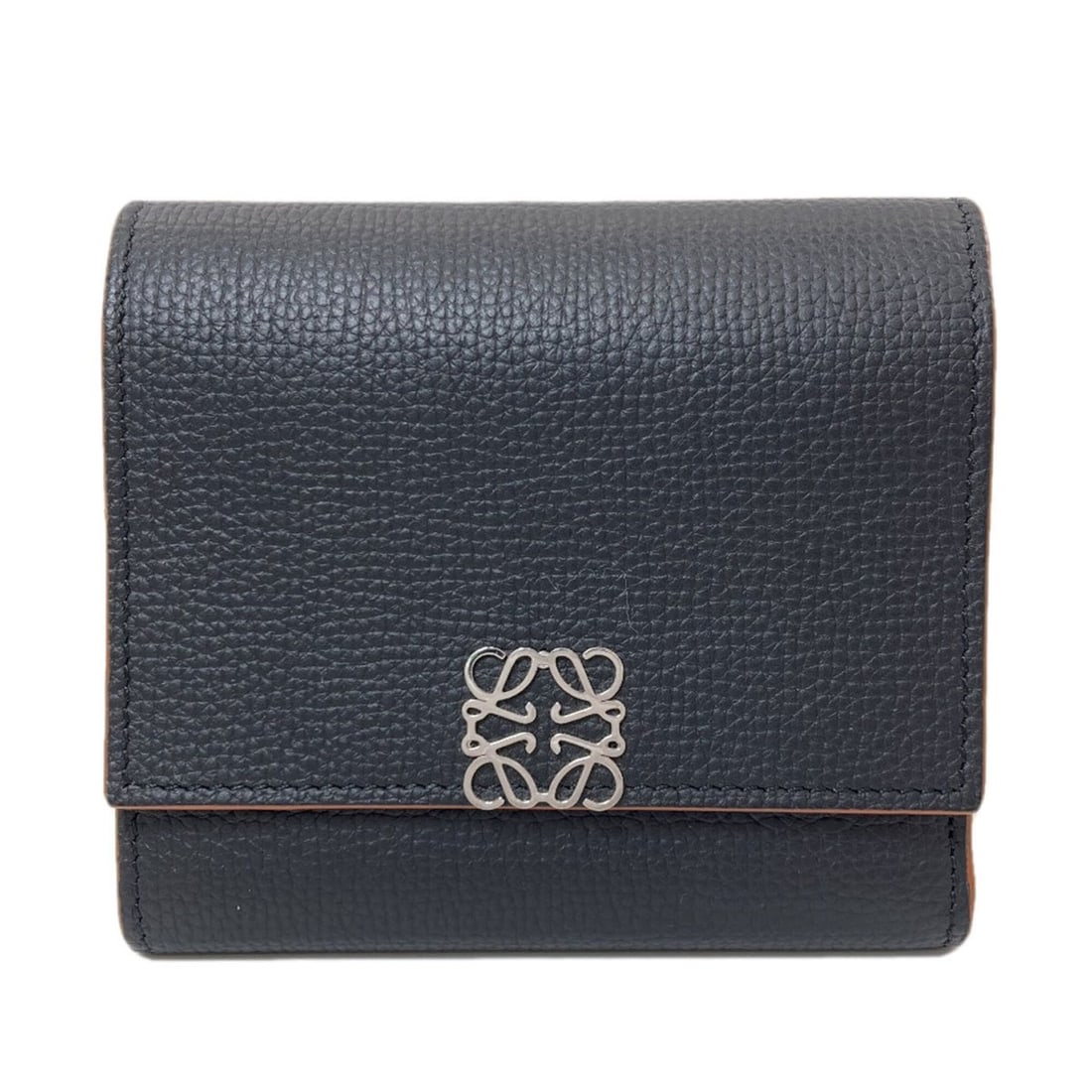 Loewe Anagram Trifold Wallet, Bi-fold Leather, Women's LOEWE: --- Catalog ---Category: SizeSize (HxWxD): 9.5cm x 11cm x 2cm / 3.74'' x 4.33'' x 0.78''Category: DesignType: Wallet (bi-fold)Color: BlackGender: WomenMaterial: Leather Category: GeneralBrand: