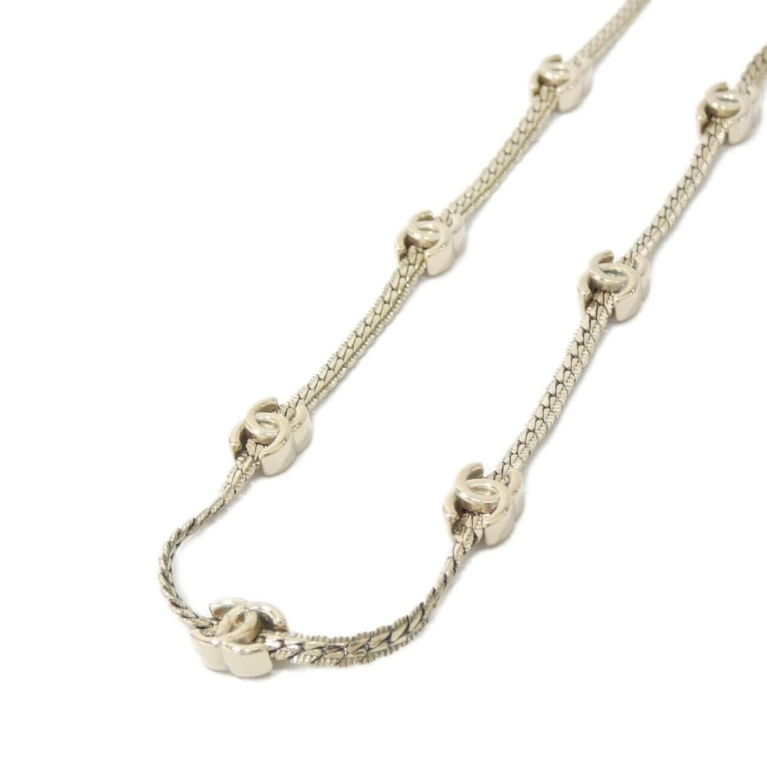 Chanel ABE254 Necklace: --- Catalog ---Category: SizePendant Size: 5mm x 8mm / 0.19'' x 0.31''Neck Circumference: 39 cm - 56 cm / 15.35'' - 22.04''Category: DesignColor: GoldGender: WomenNecklace Type: NecklaceCategory: