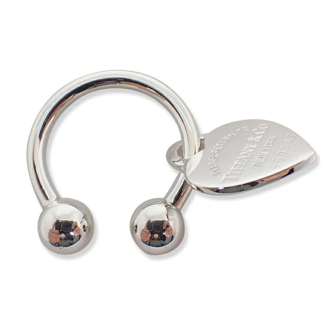 TIFFANY & Co. 925 Return to Tiffany Heart Tag Keyring: --- Catalog ---Category: SizeSize (HxWxD): 2.54cm x 2.07cm / 1'' x 0.81''Category: DesignType: KeyringGender: Men,WomenMaterial: Sterling silver 925Category: GeneralBrand: Tiffany--- Item List