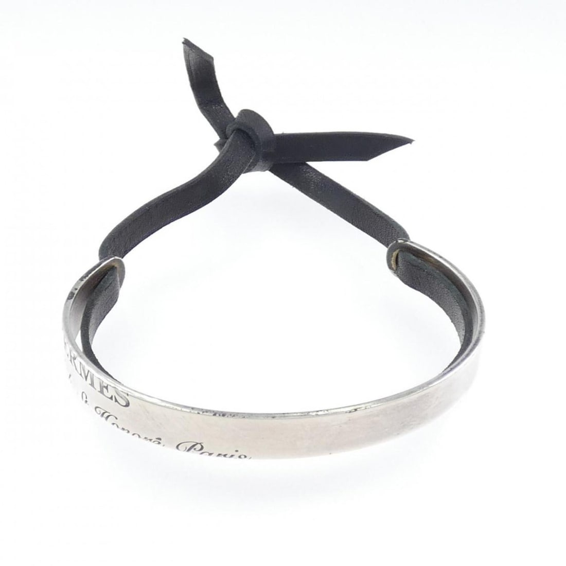 Hermes 925 Bangle: --- Catalog ---Category: DesignType: BangleGender: WomenMaterial: Silver 925Category: GeneralBrand: Hermes--- Item List ---Section: ConditionRanking: Rank B Used - Traces of usage, damages / dirt can