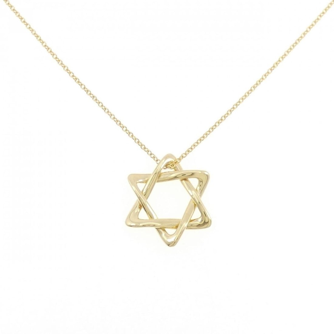 Tiffany & Co. David Necklace: --- Catalog ---Category: SizePendant Size: 18mm x 16.2mm / 0.7'' x 0.63''Neck Circumference: 43 cm / 16.92''Category: DesignGender: WomenMaterial: Yellow gold (18K)Pendant Type: PendantNecklace Type: