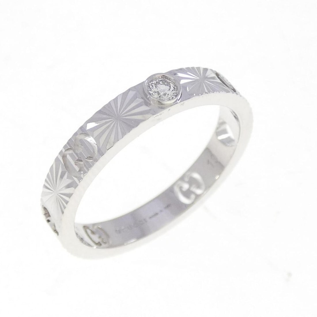 Gucci diamond ring: --- Catalog ---Category: SizeJP Size: 9.5US Size: 5Category: DesignType: Band ringStone: DiamondGender: WomenMaterial: White gold (18K)Category: GeneralBrand: Gucci--- Item List ---Section: