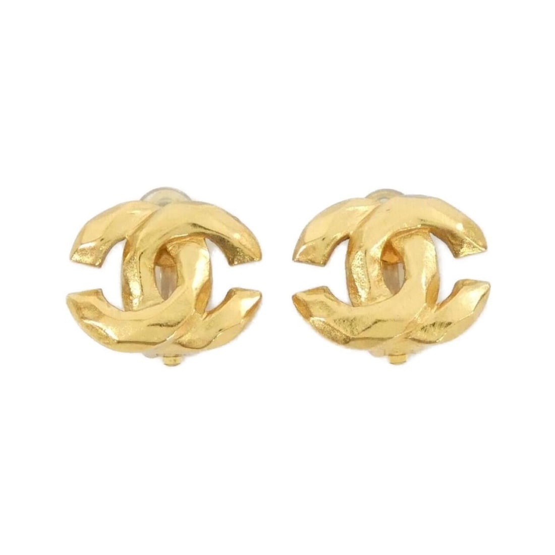 Chanel 12106 Earrings: --- Catalog ---Category: SizeSize (HxWxD): 15.00mm x 20.00mm / 0.59'' x 0.79''Category: DesignType: Clip earringsColor: GoldGender: WomenCategory: GeneralBrand: Chanel--- Item List ---Section: