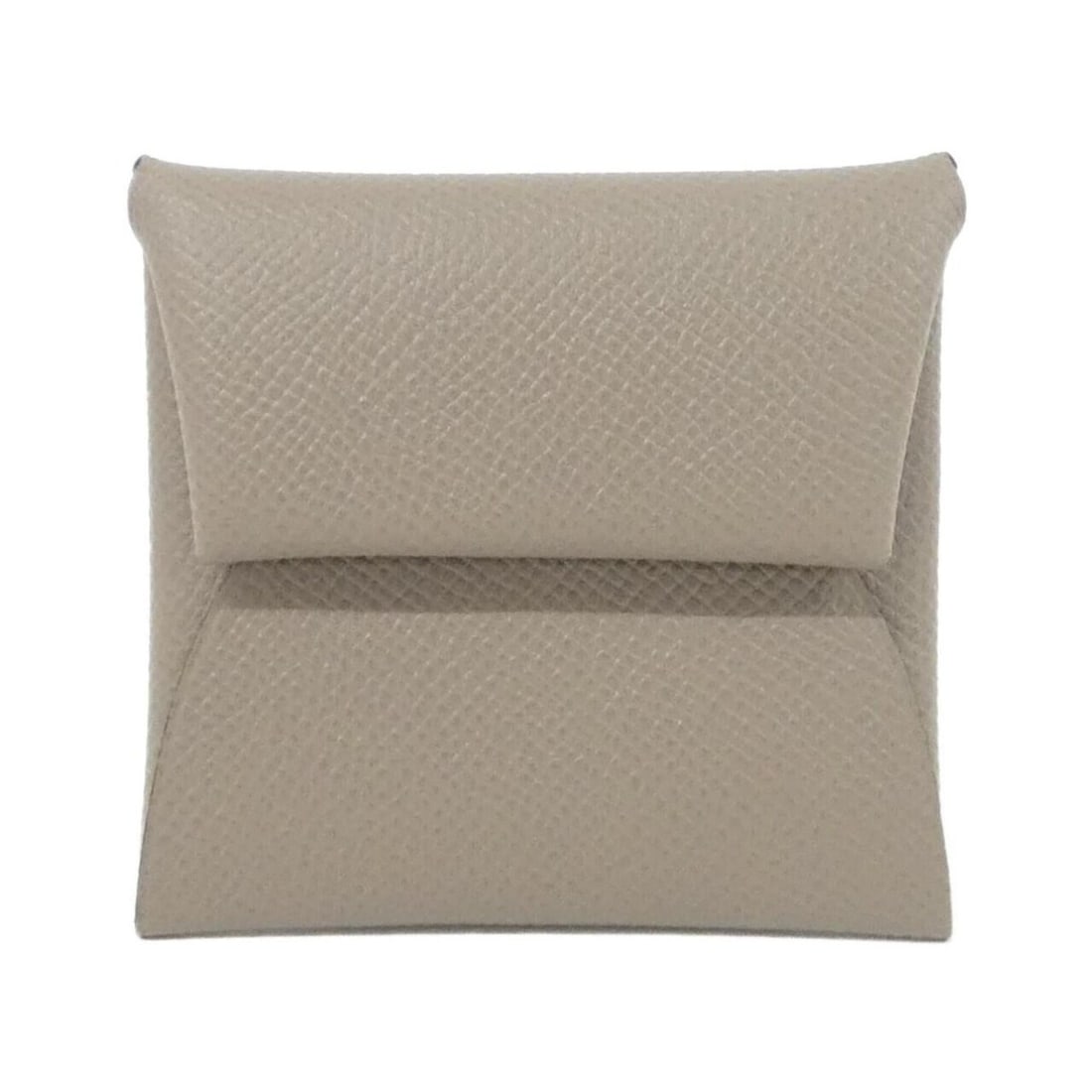 Hermes Bastia 041054CK Wallet/Coin Case: --- Catalog ---Category: SizeSize (HxWxD): 8cm x 9cm x 1cm / 3.14'' x 3.54'' x 0.39''Category: DesignType: Coin purse/coin caseColor: Gris TourterelleGender: Men,WomenMaterial: Epsom leather