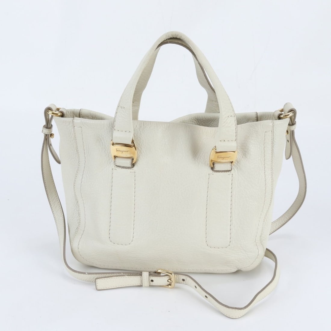 Salvatore Ferragamo Vara Leather 2-Way Shoulder Bag, Crossbody Handbag, Tote Bag - Genuine Women's: --- Catalog ---Category: SizeSize (HxWxD): 22cm x 27cm x 12cm / 8.66'' x 10.62'' x 4.72''Category: DesignType: Handbag, Shoulder bag, Tote bagColor: WhiteGender: WomenMaterial: Leather Category: Gener