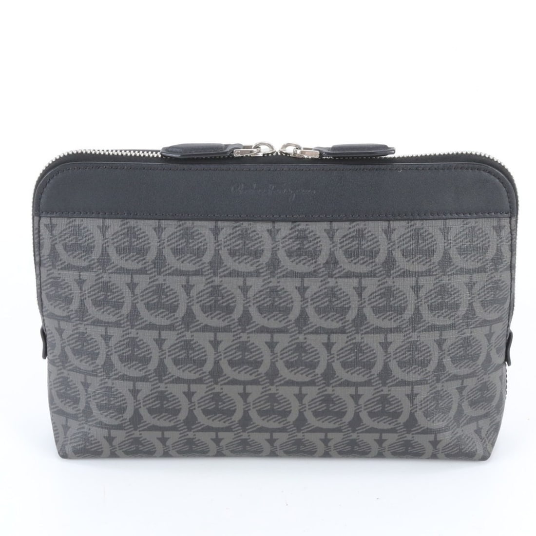 Salvatore Ferragamo Gancini Leather Second Bag Clutch Handbag Pouch Business Men's: --- Catalog ---Category: SizeSize (HxWxD): 18cm x 25cm x 5cm / 7.08'' x 9.84'' x 1.96''Category: DesignType: Handbag, PouchColor: Black, GrayGender: MenMaterial: Leather , Coated canvas Category: Gene