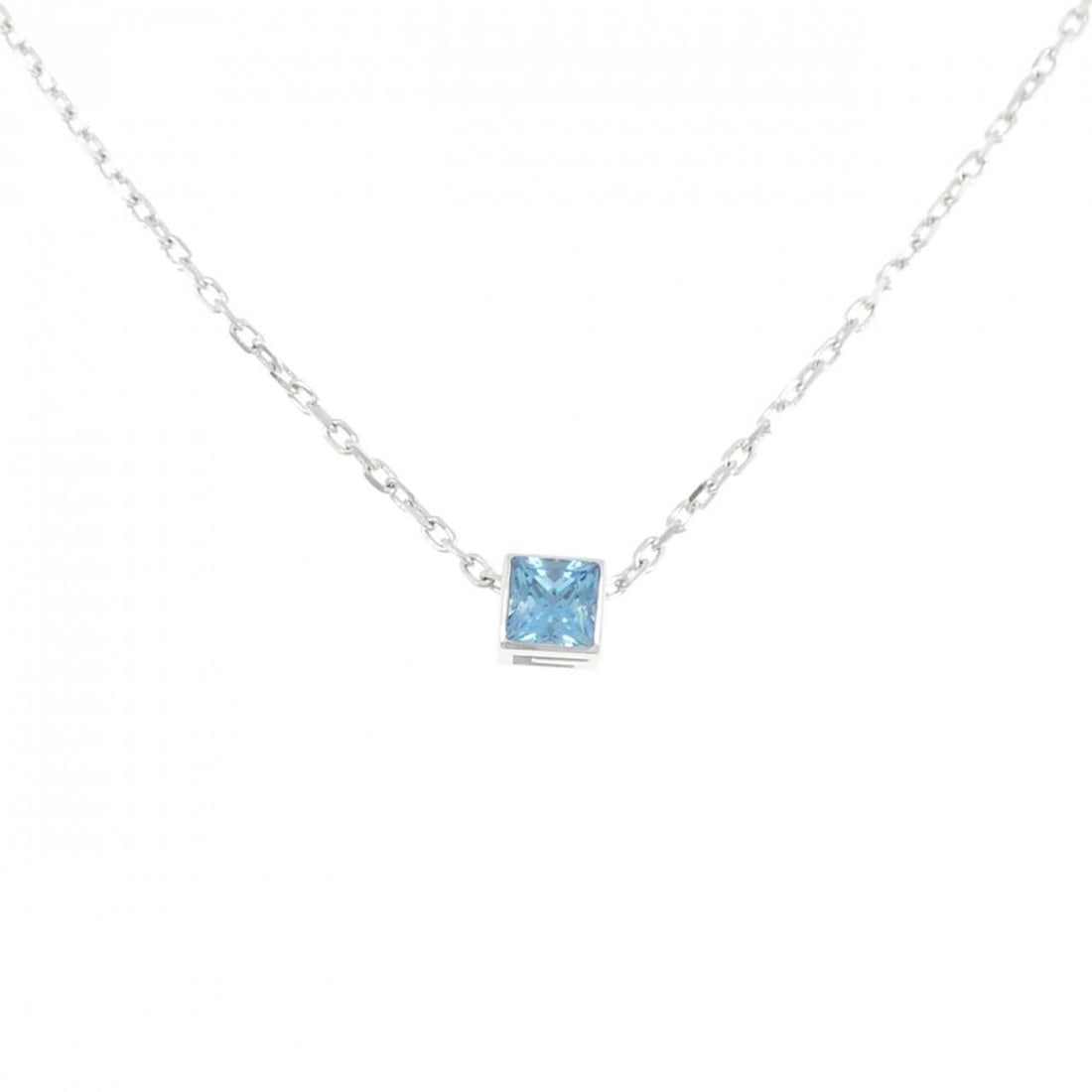 Gucci Cube Necklace: --- Catalog ---Category: SizePendant Size: 4.8mm x 4.8mm / 0.18'' x 0.18''Neck Circumference: 38 cm / 14.96''Category: DesignStone: TopazGender: WomenMaterial: White gold (18K)Pendant Type: