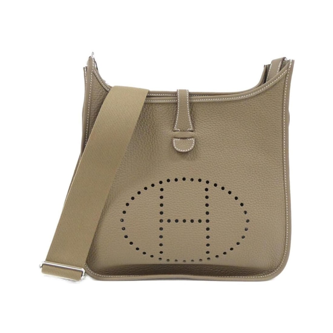 Hermes Evelyne 3 PM 056277CK Shoulder Bag: --- Catalog ---Category: SizeWeight: 750g / 1.65lb.Size (HxWxD): 30cm x 29cm x 9cm / 11.81'' x 11.41'' x 3.54''Strap Length: 135cm / 53.14''Category: DesignType: Shoulder bagColor: Etoupe grayGender: