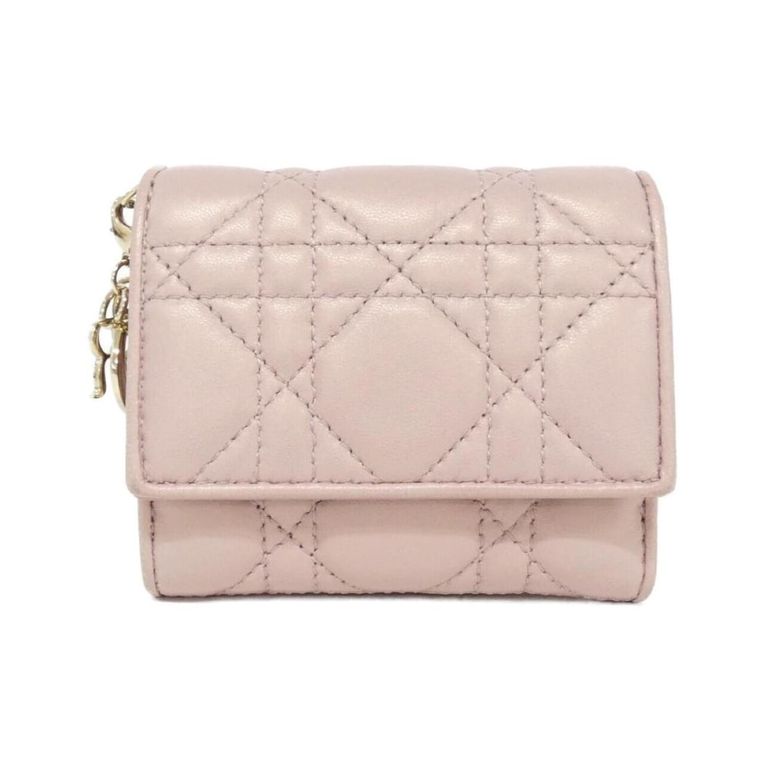 Christian Dior Lady Lotus Wallet S0181OHNA: --- Catalog ---Category: SizeSize (HxWxD): 9cm x 10cm x 2.5cm / 3.54'' x 3.93'' x 0.98''Category: DesignType: Chain/Shoulder walletColor: PeachGender: WomenMaterial: Leather Leather/Fur Type: Lamb