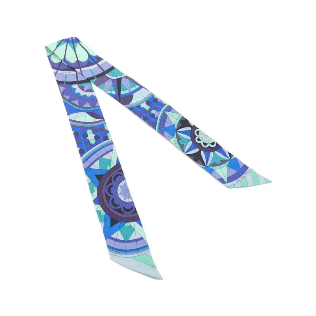 Hermes Twilly 062969S Scarf Muffler: --- Catalog ---Category: SizeSize (LxW): 5cm x 86cm / 1.96'' x 33.85''Category: DesignType: ScarfColor: Blue, GreenGender: Women,MenMaterial: Silk Category: GeneralMPN: 062969SBrand: Hermes--- Item