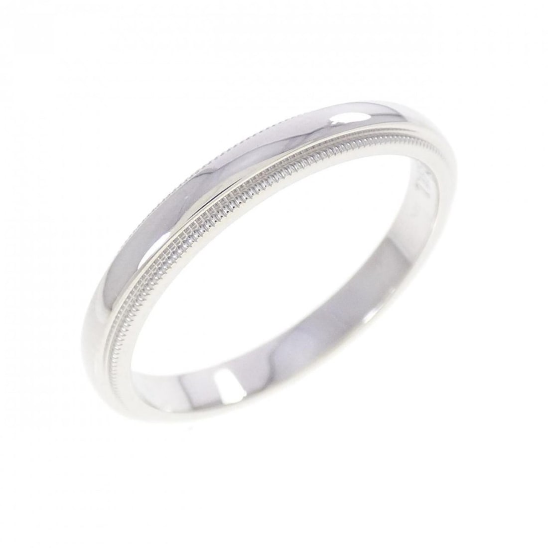 Tiffany & Co. Milgrain Ring: --- Catalog ---Category: SizeJP Size: 19US Size: 9.5Category: DesignType: Band ringColor: PlatinumGender: Women,MenMaterial: Platinum 950Category: GeneralBrand: Tiffany--- Item List ---Section: