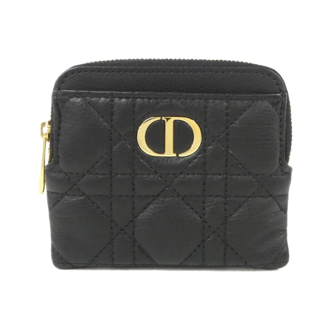 Christian Dior Caro Lavender Wallet S5177UWHC Wallet/Coin Case: --- Catalog ---Category: SizeSize (HxWxD): 9cm x 11cm x 2cm / 3.54'' x 4.33'' x 0.78''Category: DesignType: Coin purse/coin caseColor: BlackGender: WomenMaterial: Leather Leather/Fur Type: