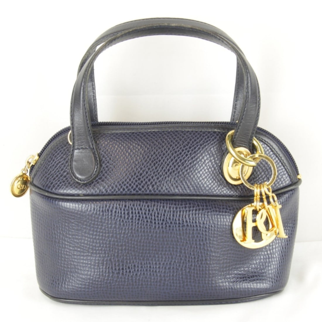 Christian Dior 2-way Mini Shoulder Bag, Leather, Navy, Women's: --- Catalog ---Category: SizeSize (HxWxD): 14cm x 21cm x 8cm / 5.51'' x 8.26'' x 3.14''Category: DesignType: Shoulder bagColor: NavyGender: WomenMaterial: Leather Category: GeneralBrand: Christian Dio