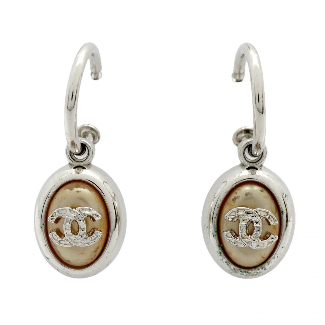 Chanel Coco Mark Oval Metal Faux Pearl Earrings, Silver, Women's: --- Catalog ---Category: SizeSize (HxWxD): 30.10mm x 11.90mm / 1.19'' x 0.47''Category: DesignType: Stud earringsColor: SilverGender: WomenMaterial: MetalCategory: GeneralBrand: Chanel--- Item List --