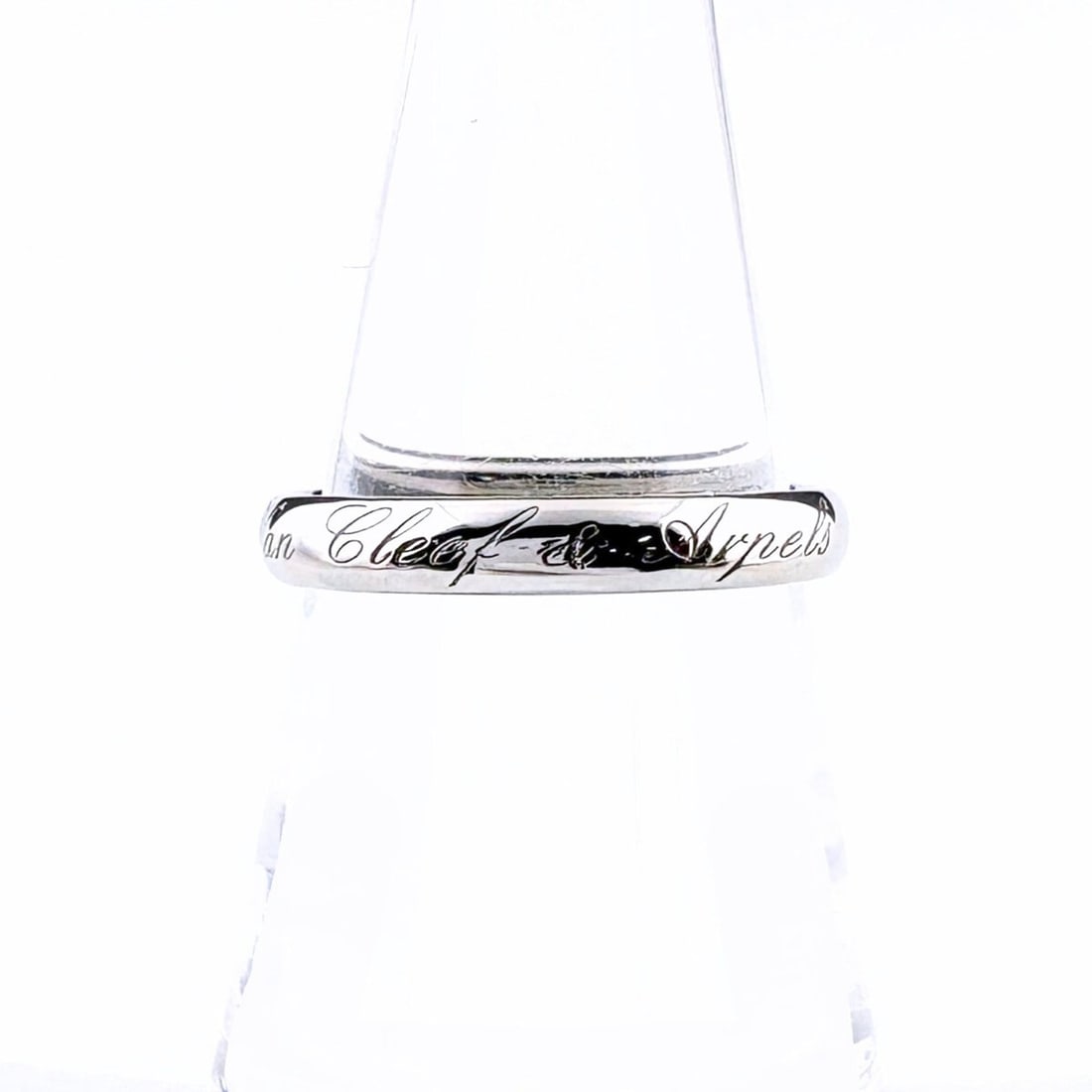 Van Cleef & Arpels Tendrement Platinum Wedding Ring (Pt950) for Women: --- Catalog ---Category: SizeJP Size: 13US Size: 6.5Category: DesignType: Wedding ringGender: WomenMaterial: Platinum 950Category: GeneralBrand: Van Cleef & Arpels--- Item List ---Section: ConditionRa