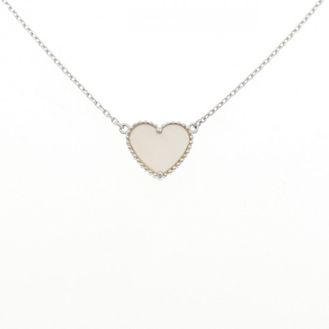 Van Cleef & Arpels Lucky Alhambra Heart Necklace: --- Catalog ---Category: SizePendant Size: 12.2mm x 13.8mm / 0.48'' x 0.54''Neck Circumference: 38 cm - 43 cm / 14.96'' - 16.92''Category: DesignGender: WomenMaterial: White gold (18K)Pendant Type: Pe