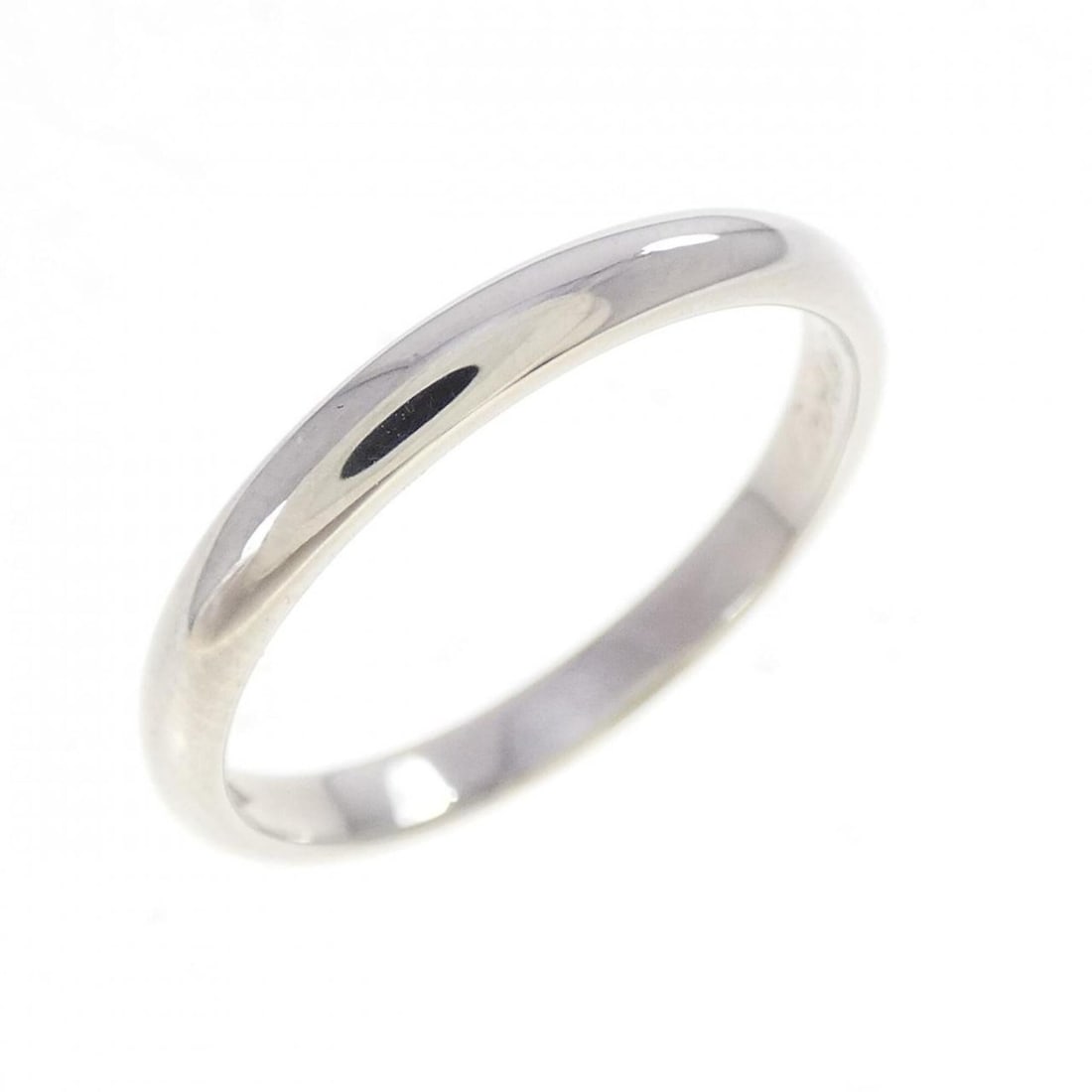 Cartier wedding ring: --- Catalog ---Category: SizeUS Size: 5.5Brand Size: 50Category: DesignType: Band ringGender: WomenMaterial: Platinum 950Category: GeneralBrand: Cartier--- Item List ---Section: ConditionRanking: Rank