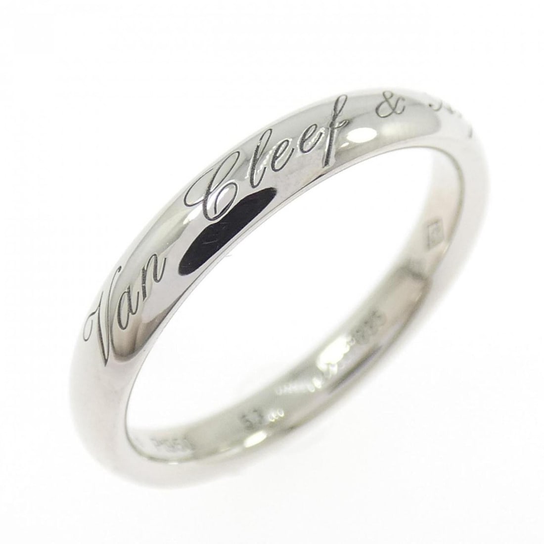 Van Cleef & Arpels Tendrement Signature Ring: --- Catalog ---Category: SizeUS Size: 6.5Brand Size: 53Category: DesignType: Band ringGender: WomenMaterial: Platinum 950Category: GeneralBrand: Van Cleef & Arpels--- Item List ---Section: ConditionRa