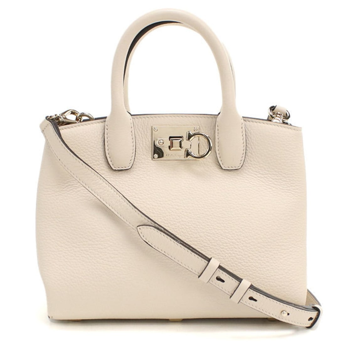Salvatore Ferragamo FERRAGAMO Ferragamo Handbag 21 H288 2WAY Gancini Women's Ivory: --- Catalog ---Category: SizeSize (HxWxD): 16cm x 20.5cm x 10cm / 6.29'' x 8.07'' x 3.93''Category: DesignType: HandbagColor: IvoryGender: WomenMaterial: Leather Hardware Color: GoldLeather/Fur Type: 