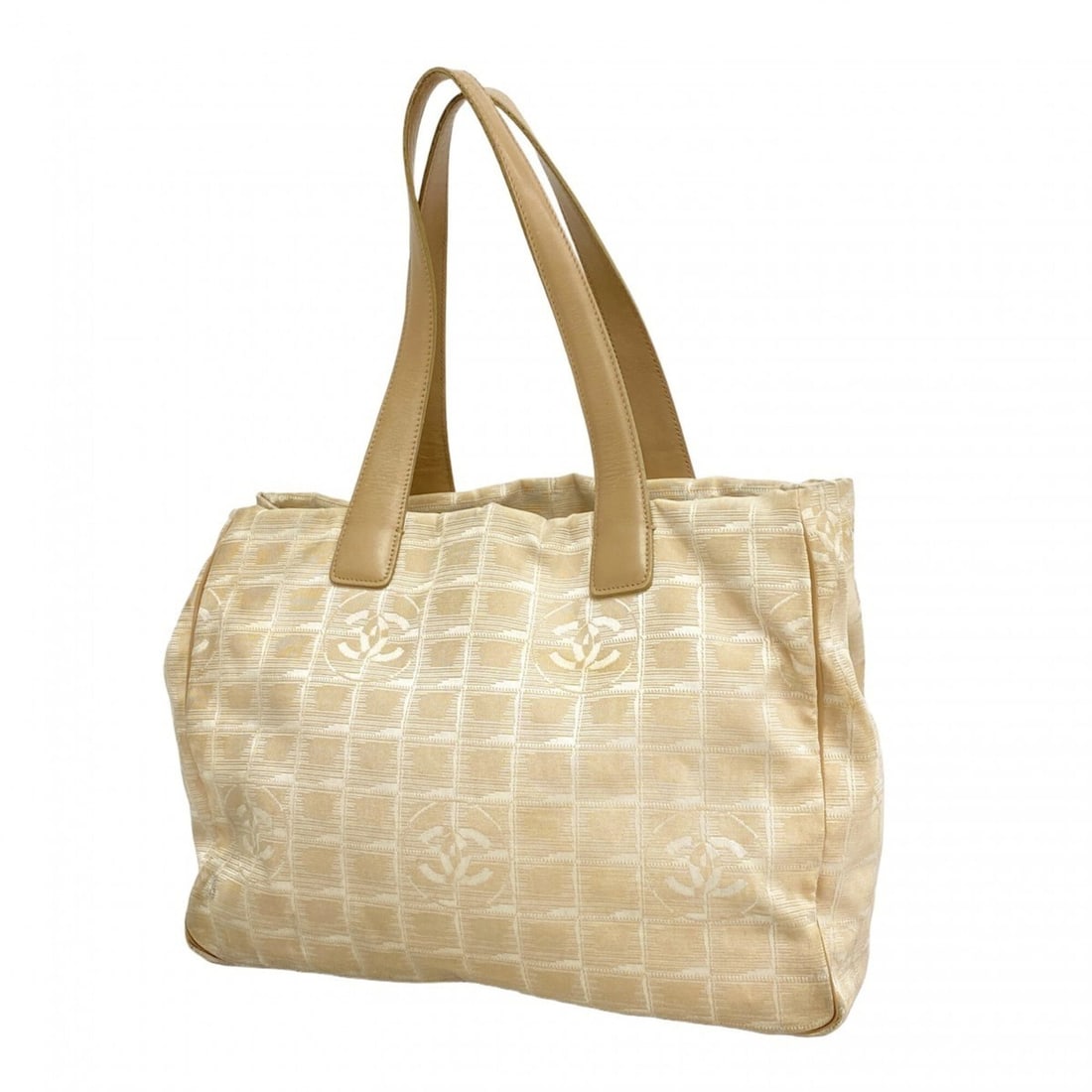 Chanel New Travel Nylon Tote Bag, Beige, Women's, P2720943: --- Catalog ---Category: SizeSize (HxWxD): 26cm x 34.5cm x 15cm / 10.23'' x 13.58'' x 5.9''Category: DesignType: Tote bagColor: BeigeGender: WomenMaterial: Nylon Hardware Color: SilverCategory: Genera