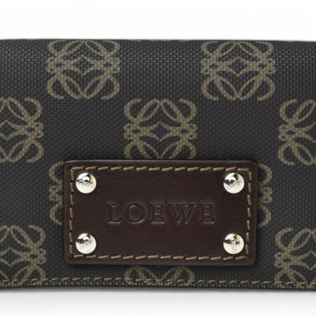 Loewe card case/coin case, leather, Anagram design, brown.: --- Catalog ---Category: SizeSize (HxWxD): 7.3cm x 10.7cm x 1.5cm / 2.87'' x 4.21'' x 0.59''Category: DesignType: Coin purse/coin caseColor: BrownGender: Women,MenMaterial: Coated canvas Category: Gen