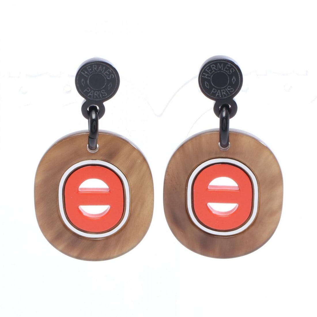 Hermes Fidelio Village PM Earrings, Buffalo Horn, Women's, Brown/Red Tones: --- Catalog ---Category: SizeSize (HxWxD): 52.00mm x 30.00mm / 2.05'' x 1.18''Category: DesignType: Stud earringsColor: Brown, Red colorGender: WomenMaterial: Buffalo hornCategory: GeneralBrand: Herme