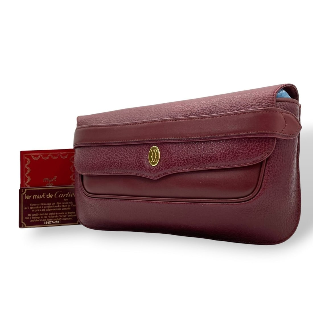 Cartier Must de clutch bag, Bordeaux leather, gold hardware, men's, S93: --- Catalog ---Category: SizeSize (HxWxD): 15cm x 28cm x 5cm / 5.9'' x 11.02'' x 1.96''Category: DesignType: Clutch bagColor: BordeauxGender: Men,WomenMaterial: Leather Category: GeneralBrand: Cartier