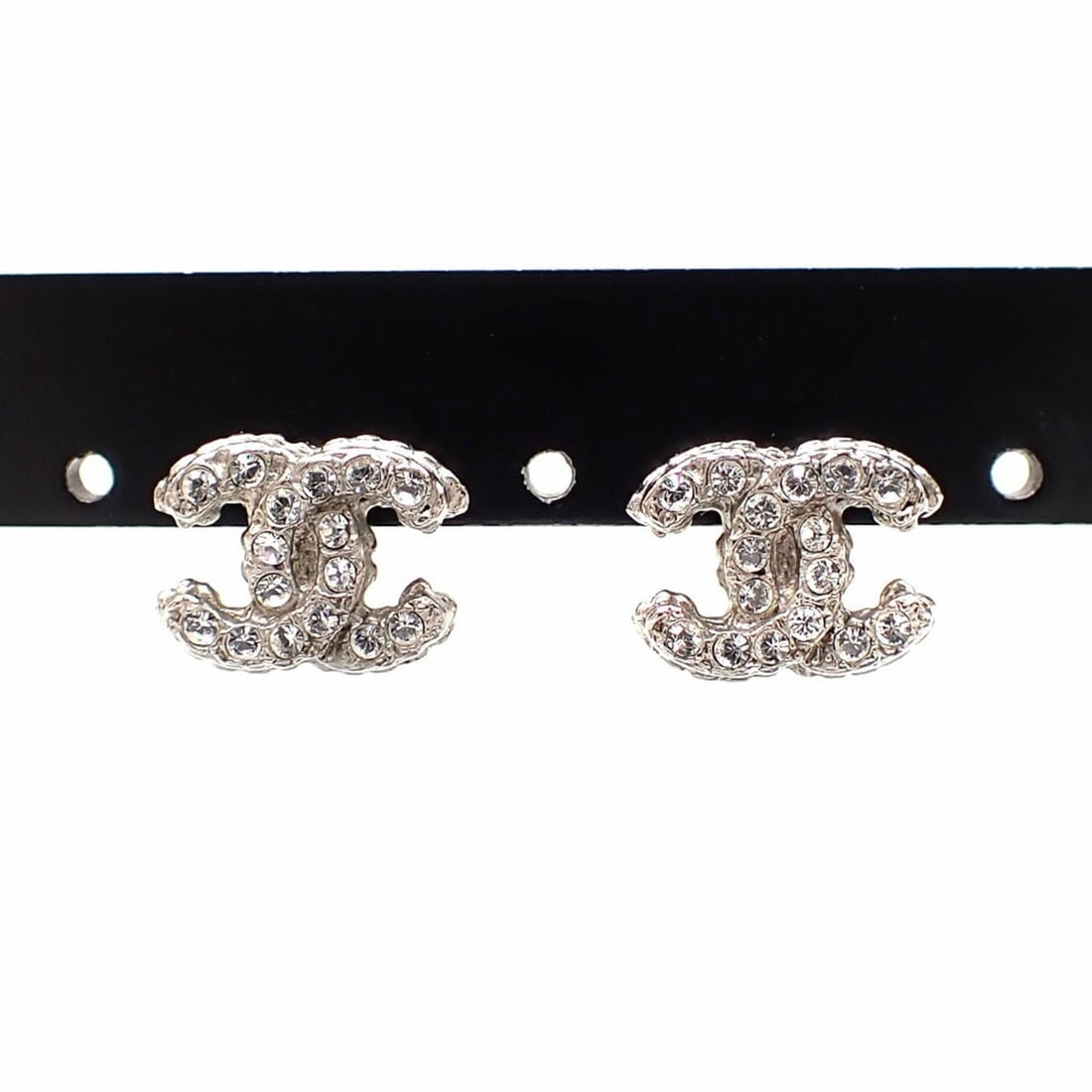 Chanel Rhinestone Earrings for Women, Metal, Coco Mark, Silver: --- Catalog ---Category: SizeSize (HxWxD): 9.00mm x 12.00mm x 12.00mm / 0.35'' x 0.47'' x 0.47''Category: DesignType: Stud earringsStone: RhinestoneGender: WomenMaterial: MetalCategory: GeneralBrand: 