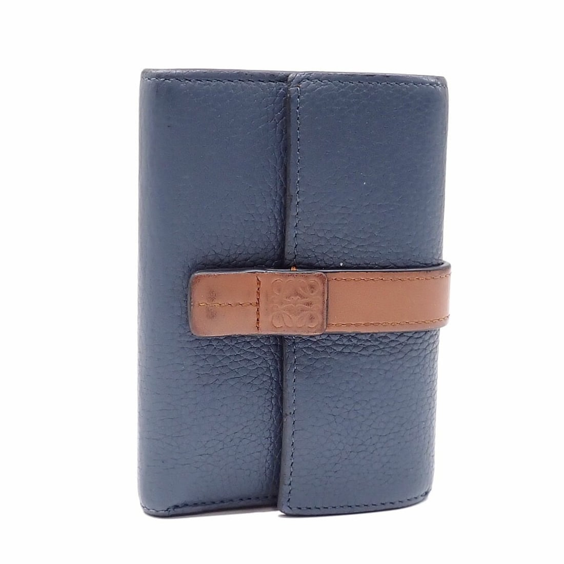 Loewe Tri-fold Wallet Vertical Women's Navy Leather C660S86X01: --- Catalog ---Category: SizeSize (HxWxD): 9cm x 12cm x 3cm / 3.54'' x 4.72'' x 1.18''Category: DesignType: Wallet (tri-fold)Color: NavyGender: WomenMaterial: Leather Category: GeneralBrand: LoeweCoun
