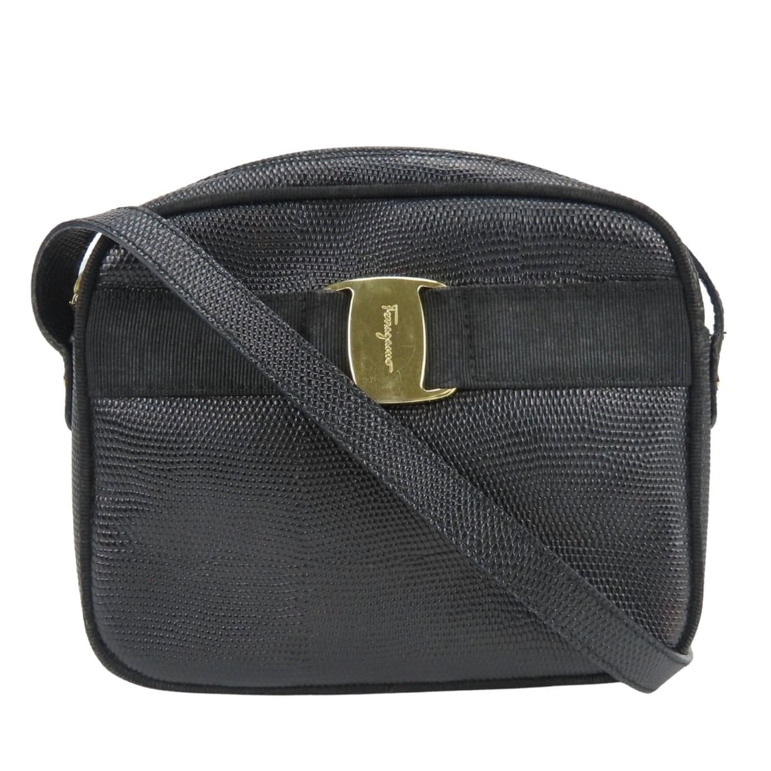 Salvatore Ferragamo Shoulder Bag Vara D213096 Embossed Leather Black Gold Hardware Women's: --- Catalog ---Category: SizeSize (HxWxD): 16cm x 19cm x 7cm / 6.29'' x 7.48'' x 2.75''Category: DesignType: Shoulder bagColor: BlackGender: WomenMaterial: Leather Hardware Color: GoldCategory: Genera