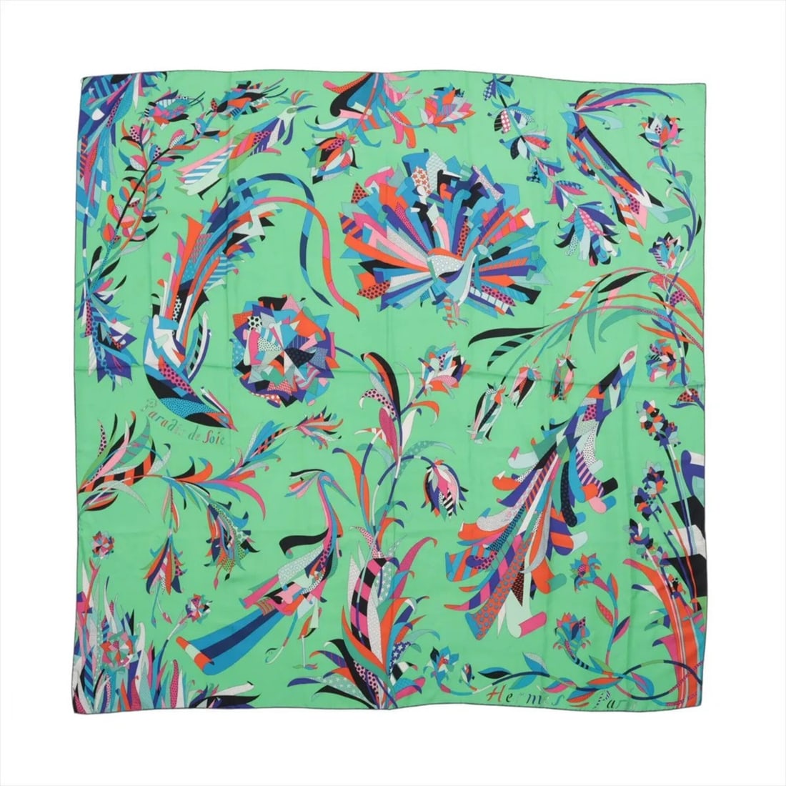 Hermes Carre Géant 140 Paradis de Soie 100% Silk Green Scarf/Muffler for Women: --- Catalog ---Category: SizeSize (LxW): 1.34m x 1.35m / 52.75'' x 53.14''Category: DesignType: ScarfColor: GreenGender: WomenMaterial: Silk Category: GeneralBrand: HermesCountry of Origin: France--- 