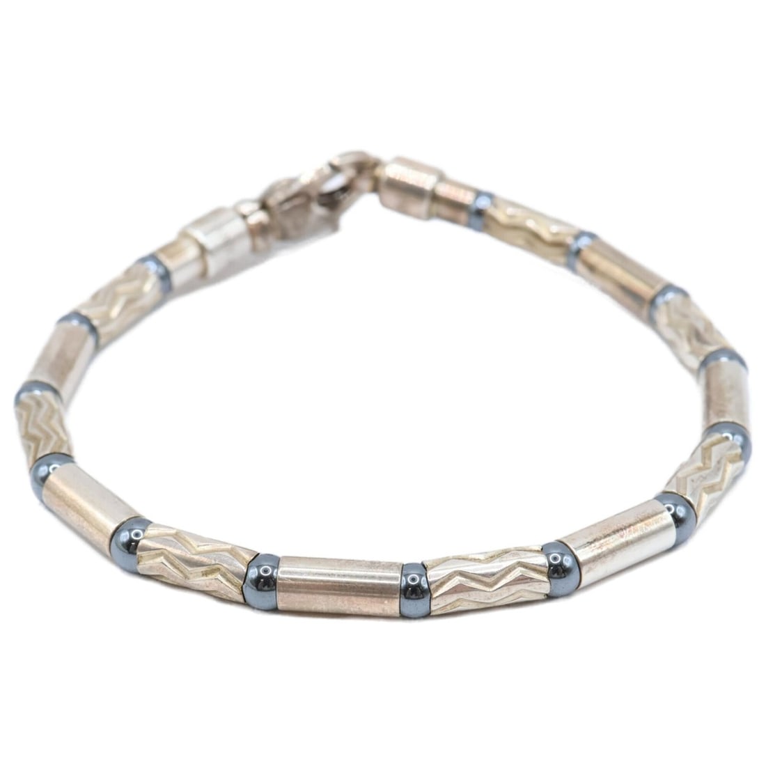 TIFFANY&Co. Tiffany Aztec Zigzag Bracelet, 925 Sterling Silver, 22.6g, Silver Women's: --- Catalog ---Category: SizeLength: 19.5cm / 7.67''Category: DesignType: Charm braceletColor: SilverGender: WomenMaterial: Silver 925Category: GeneralBrand: Tiffany--- Item List ---Section: Condition
